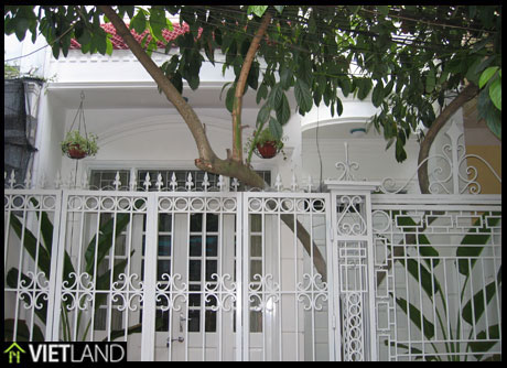 Nice house close to Ha Noi Sheraton Hotel for rent 