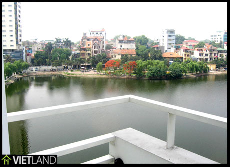 Cho thuê căn hộ dịch vụ ngay bờ hồ Trúc Bạch, Hà Nội