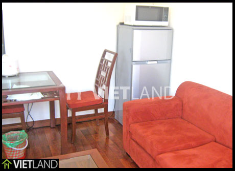 Fine furnished flat for rent in De La Thanh Road, Ba Dinh district