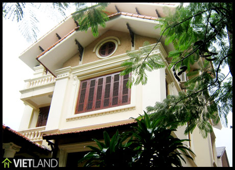Villa for rent in Ha Noi, botanical garden and lake surrounded